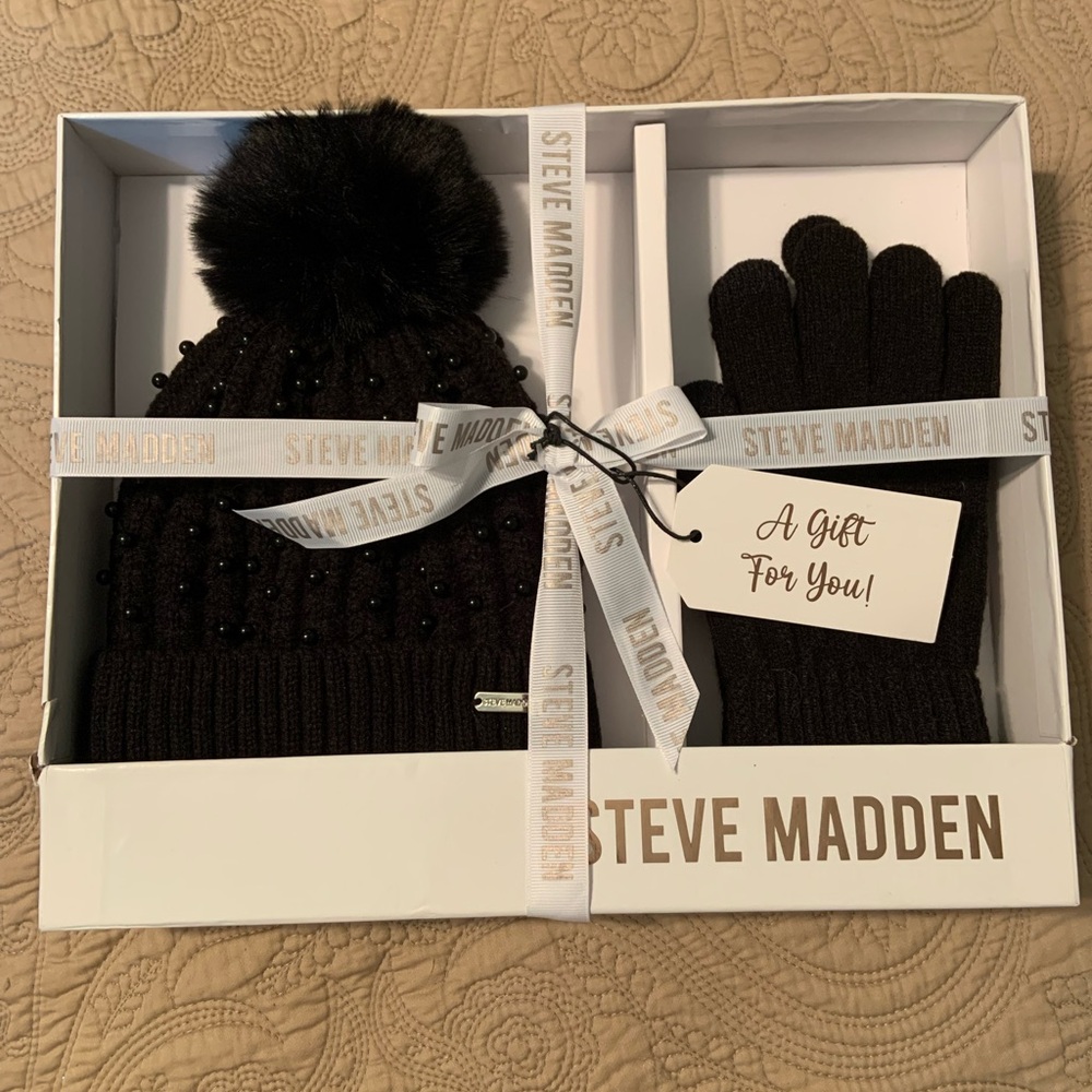 Steve Madden Beanie and gloves set